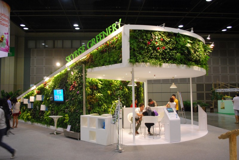 垂直绿化墙立体花盆的巧妙对比应用